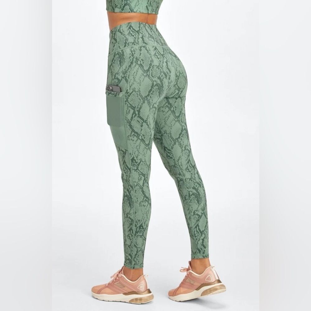 Fabletics On-The-Go PowerHold® High-Waisted Legging Size Small